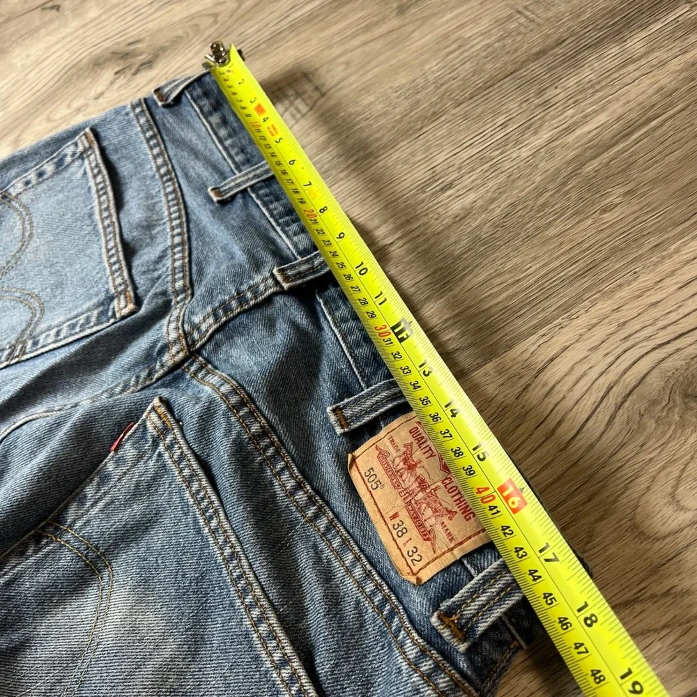 Levis 505 Regular Fit Jeans Mens 38x32 Blue Straight Leg Denim Distressed 052177